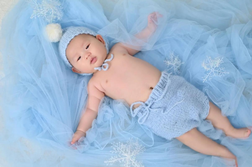 海盐宝宝几个月会认人